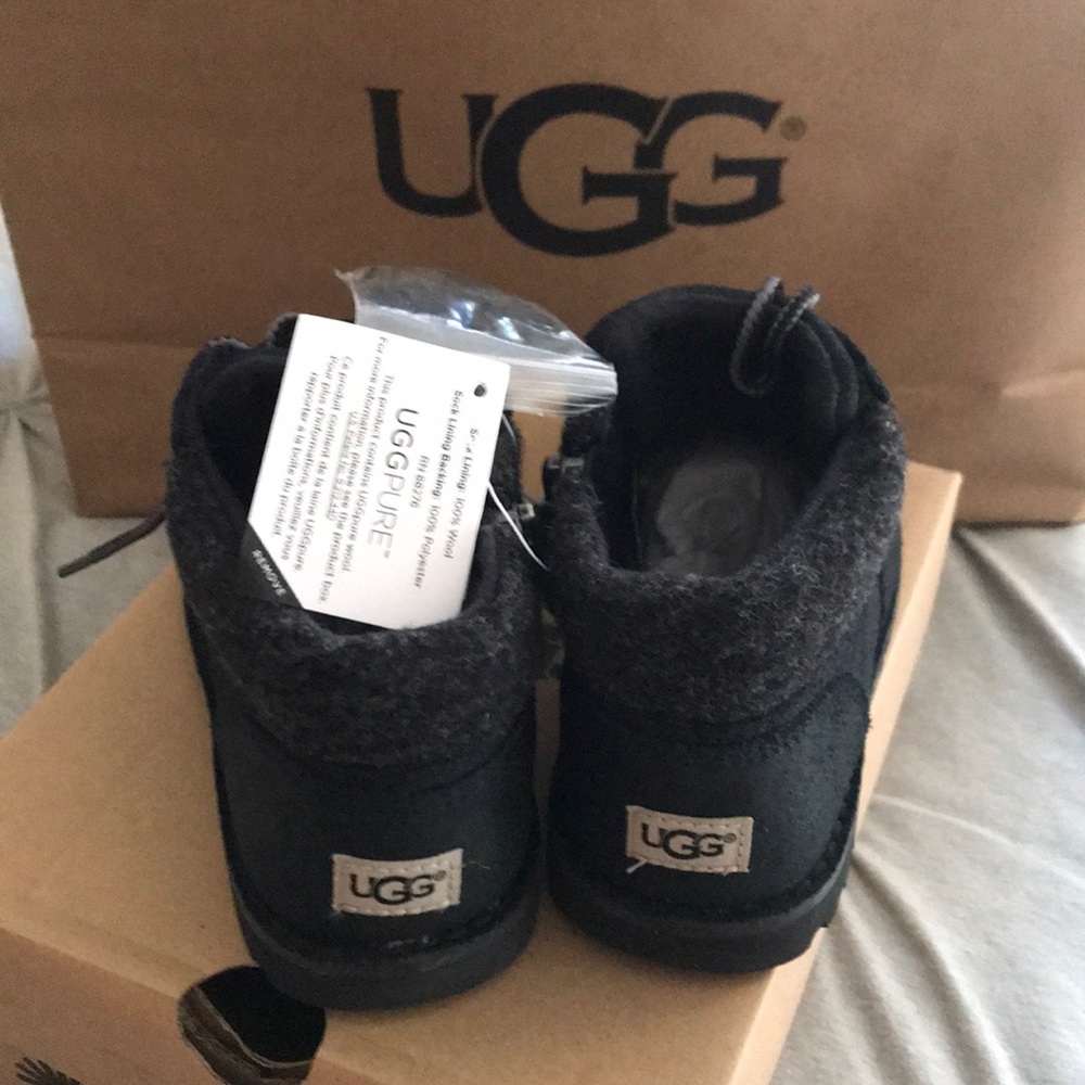 New in box UGG boys orin wool black US size 12